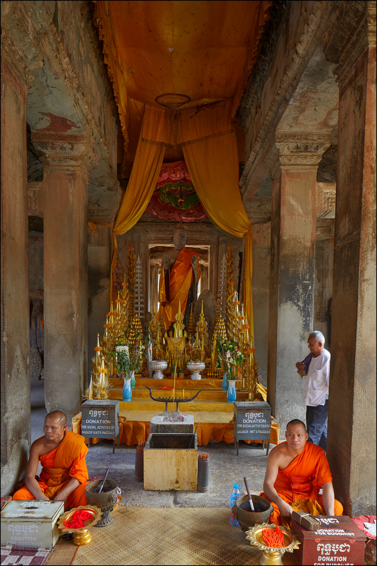 15_3250D-06-Angkor-Wat-Temple_8468