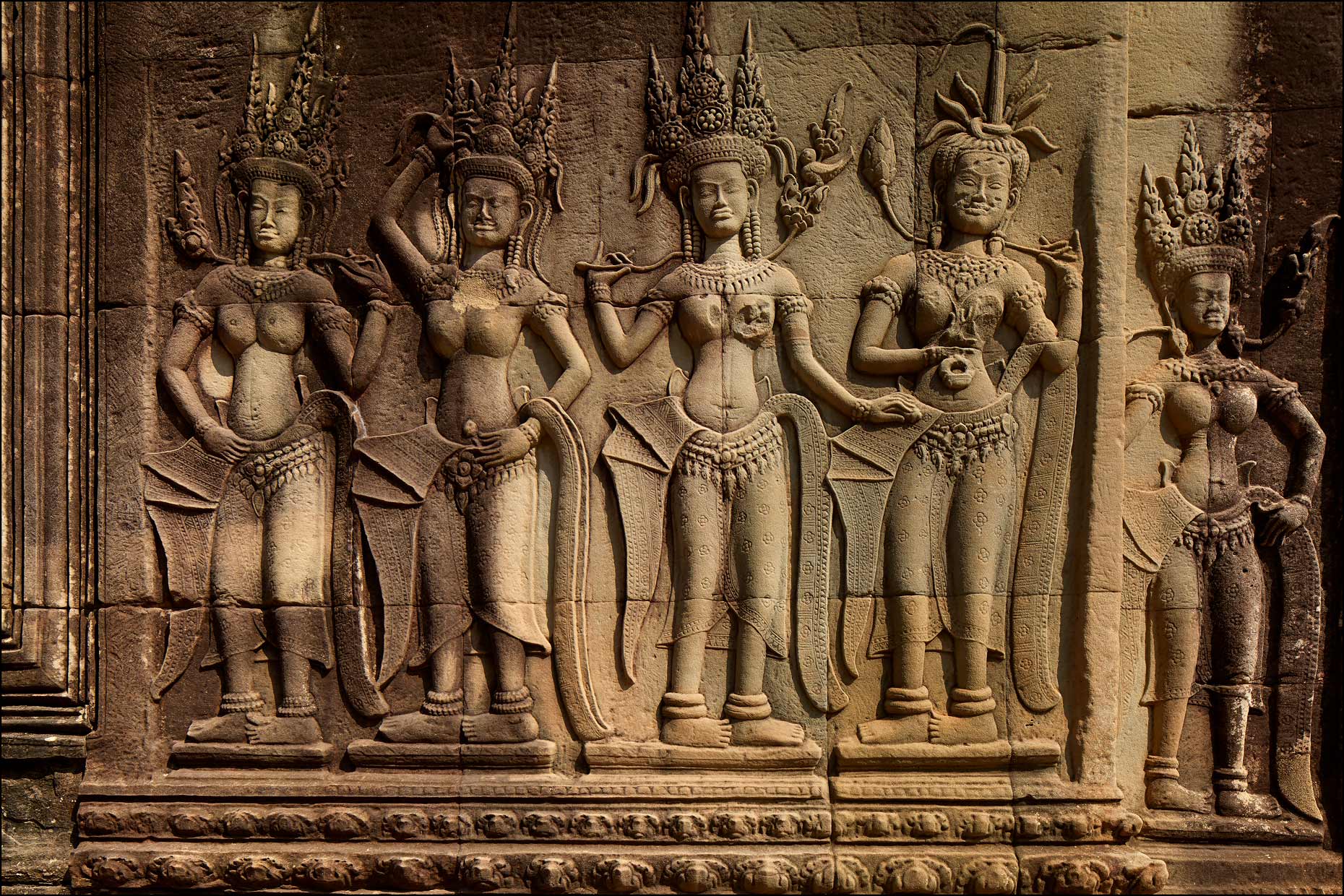 16_3250D-06-Angkor-Wat-Temple_8395