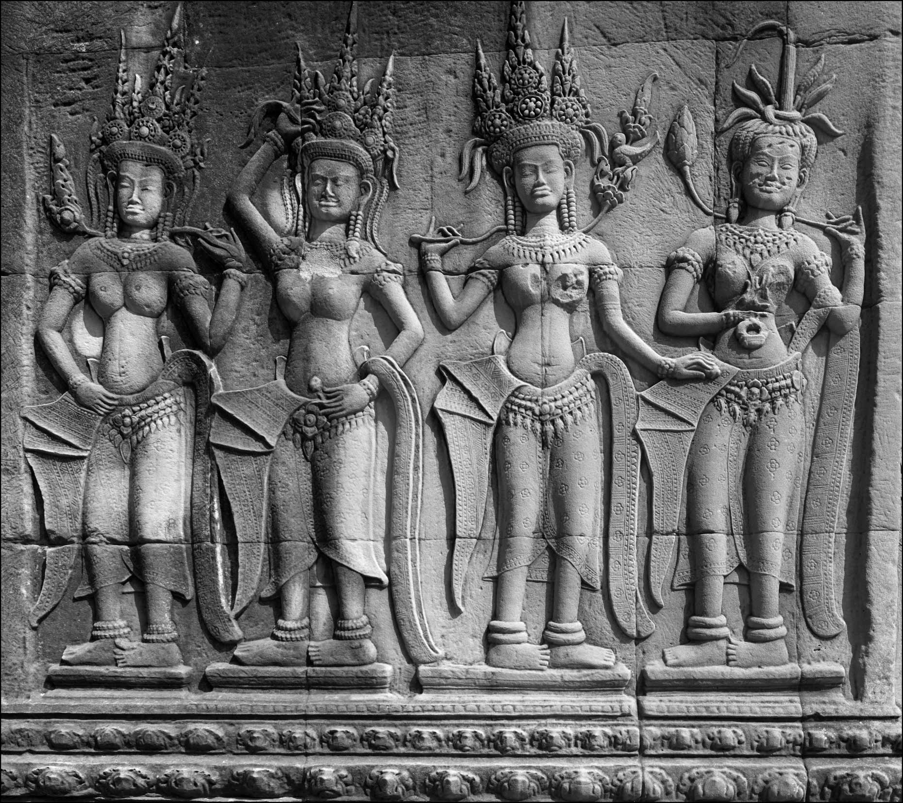 16_3250D-06-Angkor-Wat-Temple_8395bwc