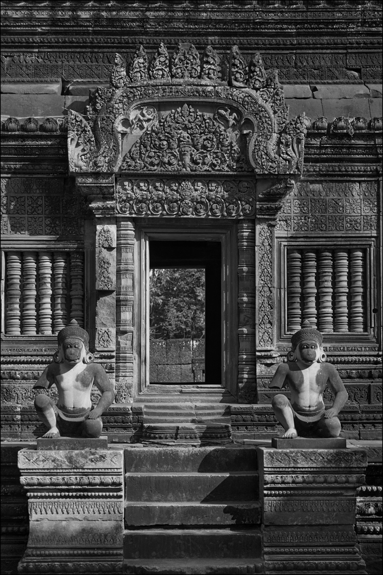 28_3250D-16-Banteay-Srei-Temple_0534bw